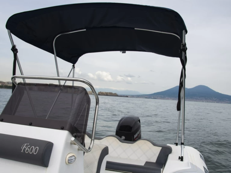 Boat rental DOMAR f600 in Naples on Samboat