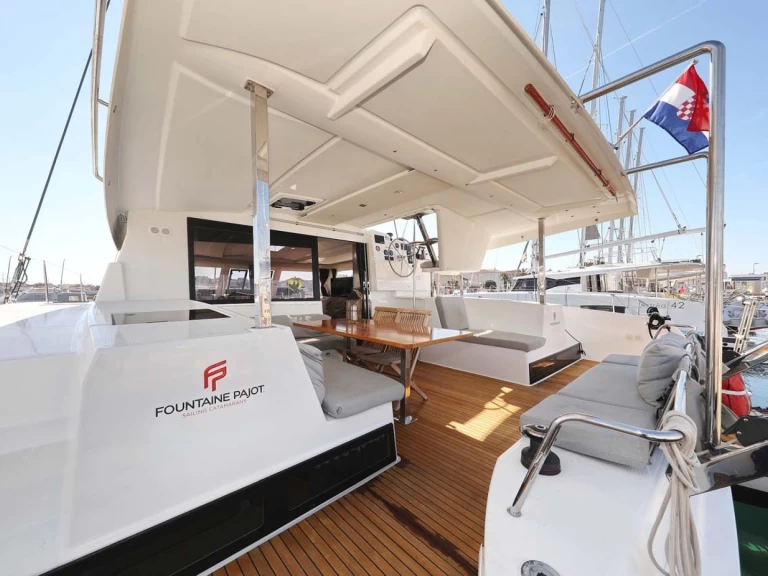 Boat rental Fountaine Pajot Lucia 40 in Pula on Samboat