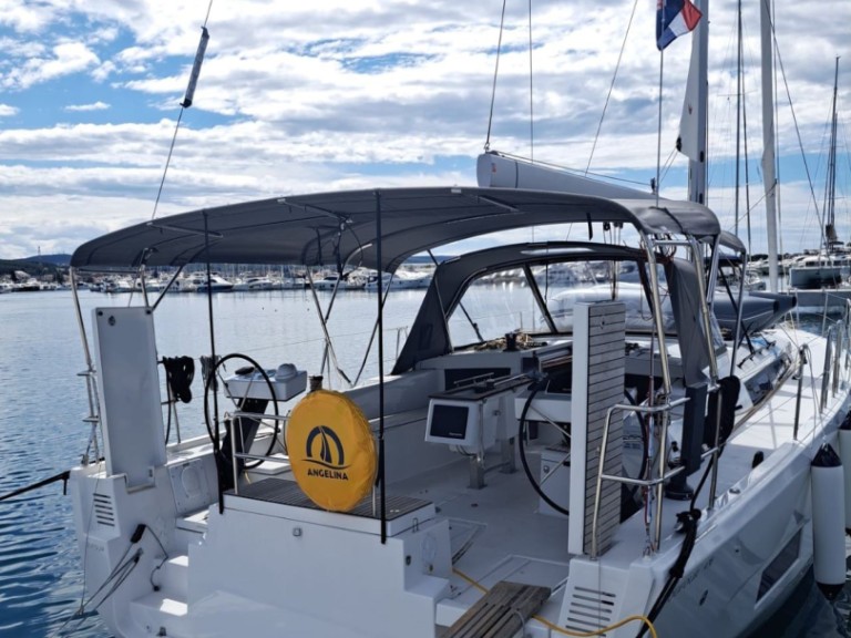 Boat rental Dufour Dufour 470 in Sukošan on Samboat