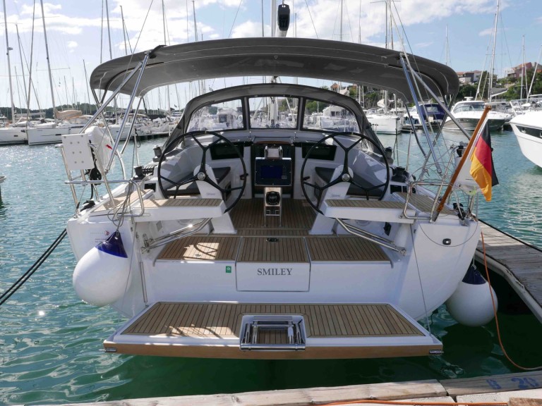 Sailboat for rent Šibenik at the best price