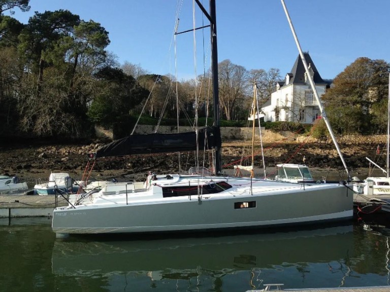 Yacht charter La Rochelle cheap Pogo 36
