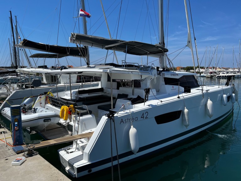 Catamaran rental in Sukošan - Fountaine Pajot Astrea 42