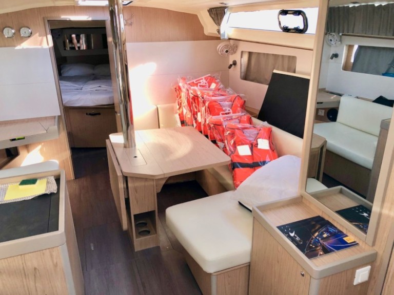 Sailboat rental with or without captain Bénéteau Sukošan