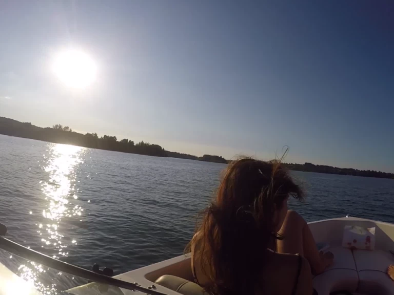 Motorboat rental in Salles-Curan - Bayliner Bayliner 175 GT