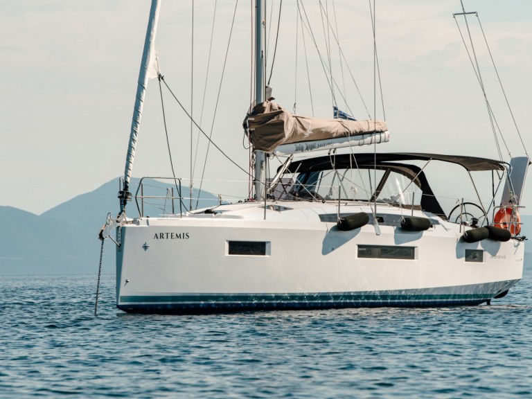 Sailboat for rent Volos at the best price