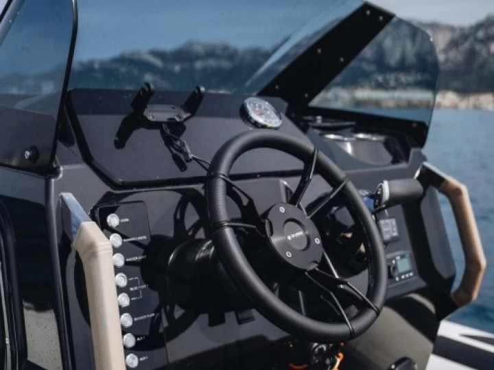 Rent a Brig Eagle 8 Marseille