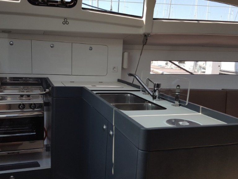 Yacht charter La Trinité-sur-Mer cheap RM 9.70 BIQUILLE