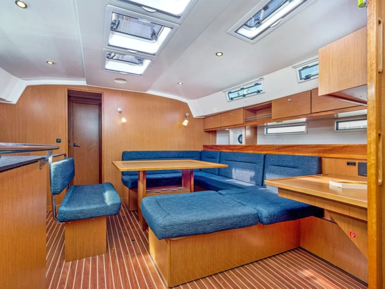 Sailboat for rent Breege at the best price