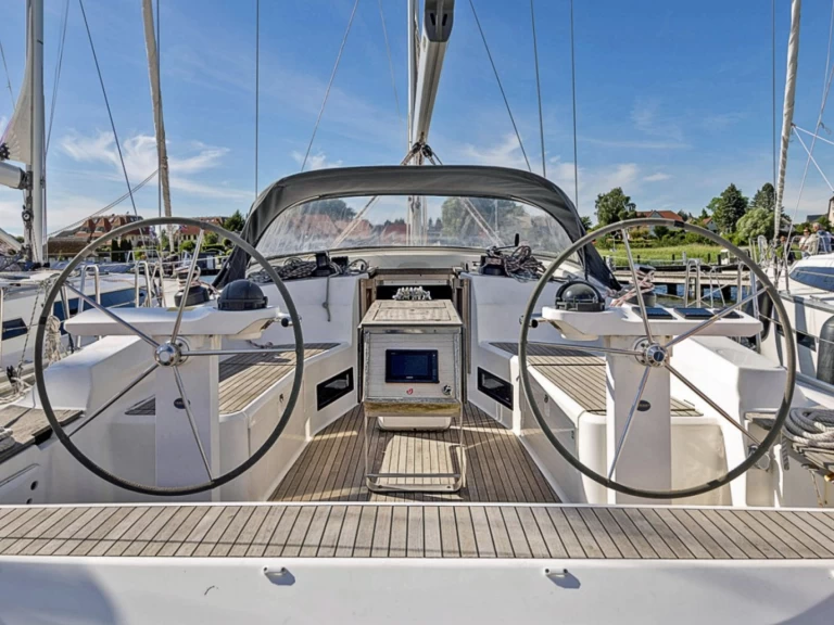Sailboat rental in Breege - Bavaria Cruiser 45
