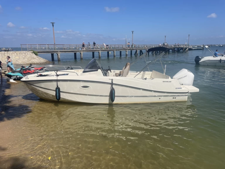 Motorboat rental with or without captain Quicksilver Lège-Cap-Ferret