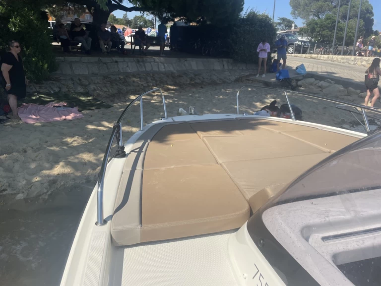 Motorboat for rent Lège-Cap-Ferret at the best price