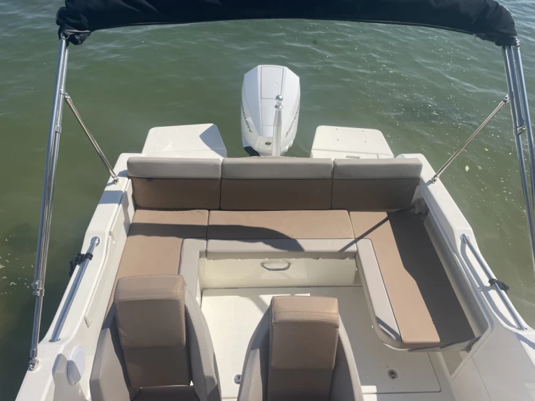 Quicksilver Activ 755 Sundeck charter bareboat or captained in  Lège-Cap-Ferret
