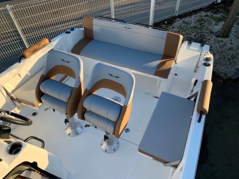 Rent a Bénéteau Flyer 7 SPACEdeck Lorient