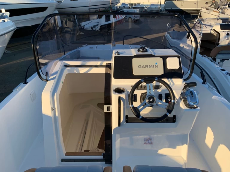 Yacht charter Lorient cheap Flyer 7 SPACEdeck