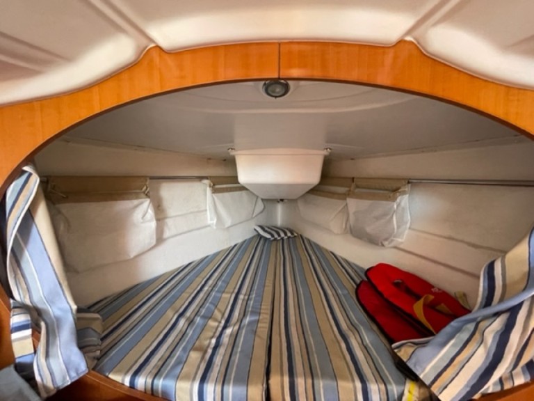 Boat rental FIRST 27.7 FIRST 27.7 in La Rochelle on Samboat