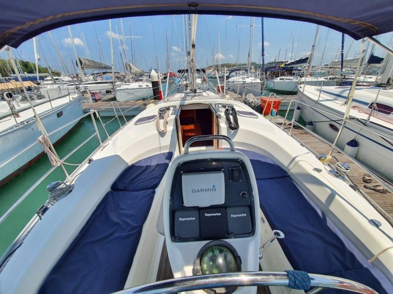 Bavaria Bavaria 34 Cruiser - 2 cab. in Phuket Yacht Haven Marina on SamBoat