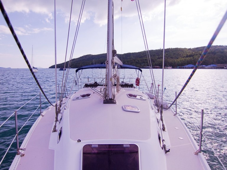 Catalina Yachts catalina 375 in Ko Samui (Koh Samui) on SamBoat