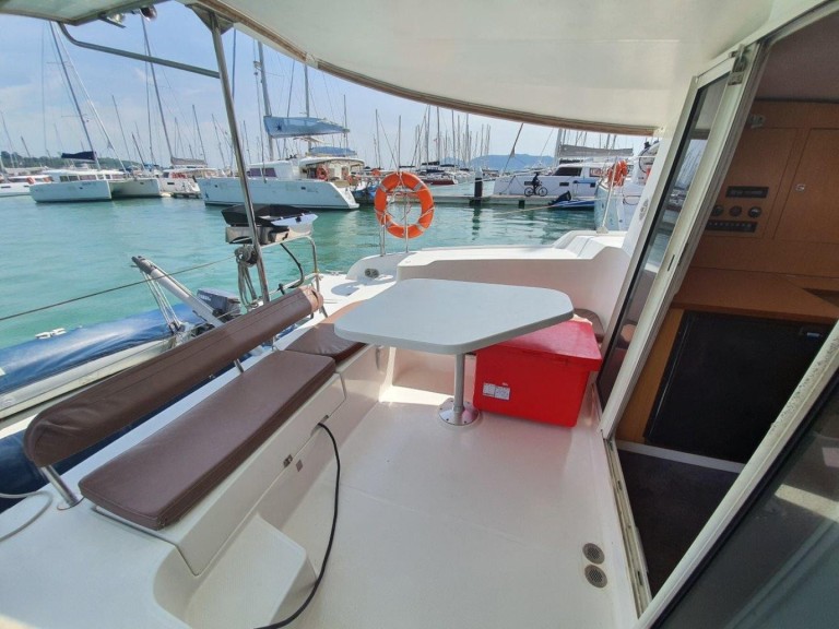 Boat rental Fountaine Pajot Mahe 36 in Mai Khao on Samboat