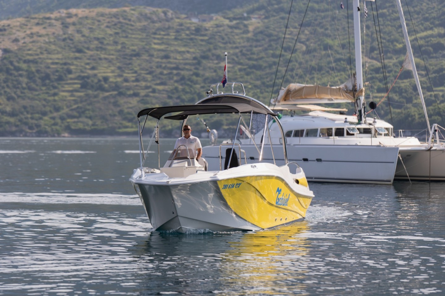 Rent a Motorboat Mercan Parasailing 34 in Dubrownik (Mercan