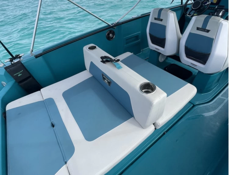 Bareboat Rental Motorboat Axopar with a boat licence