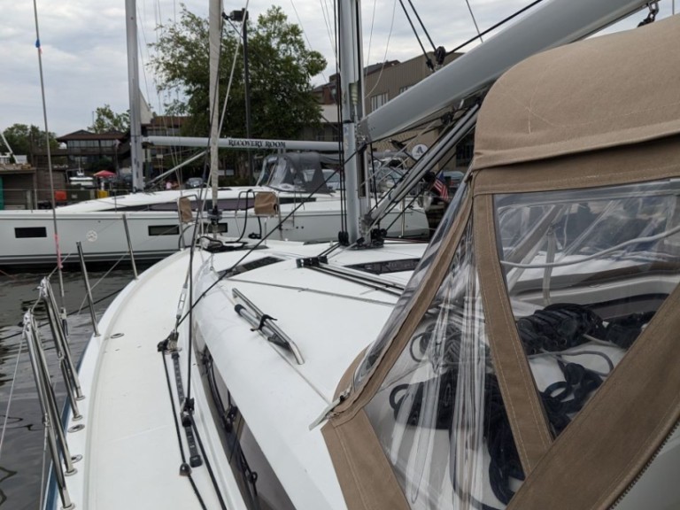 Jeanneau Sun Odyssey 440 charter bareboat or captained in  Annapolis