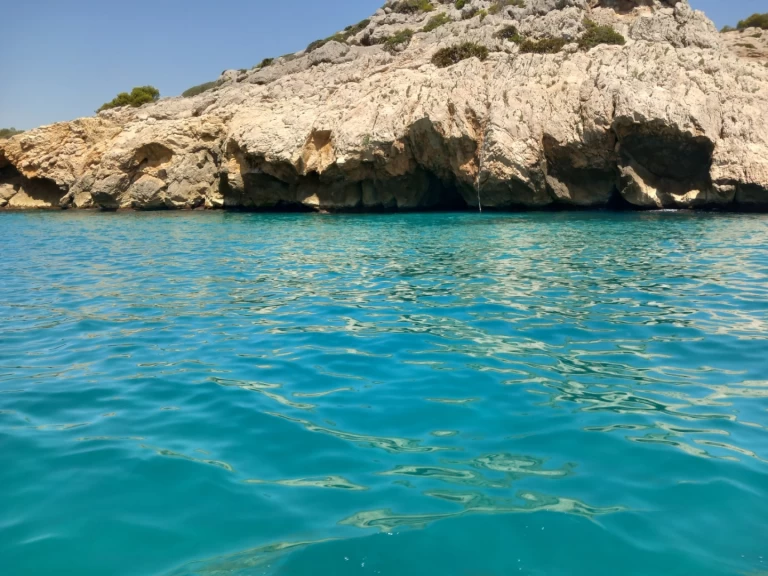 Yacht charter Vilanova i la Geltrú cheap Horizon 210