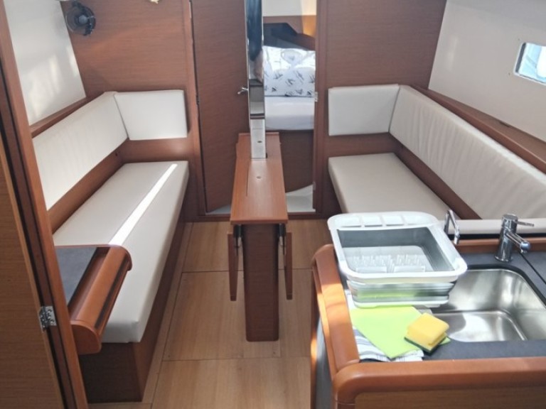 Sailboat for rent Pirovac at the best price