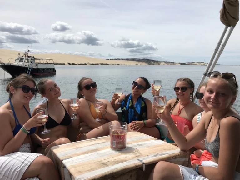 Boat rental Jeanneau Merry Fisher 795 in Lège-Cap-Ferret on Samboat