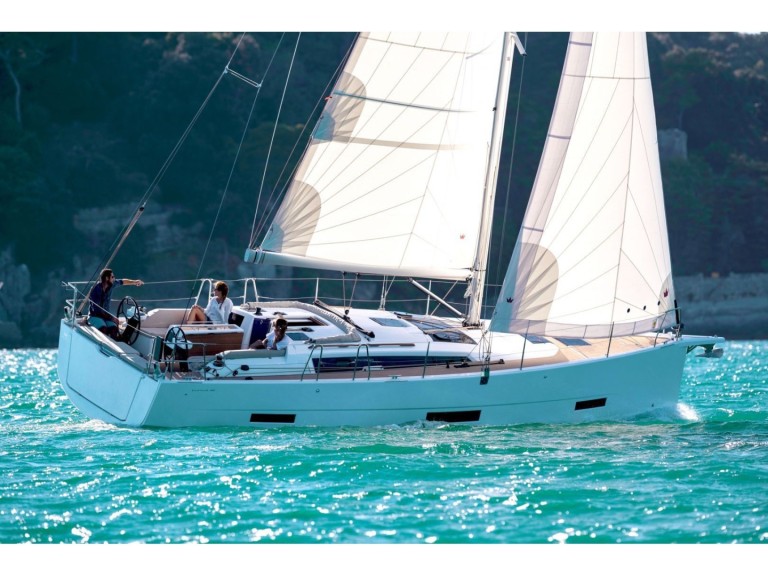 Yacht charter Bocca di Magra cheap Dufour 390 GL