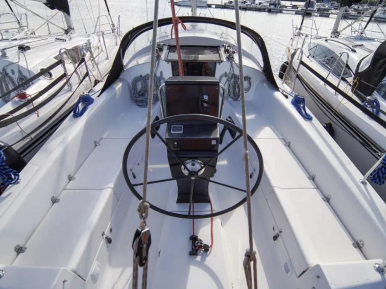 Boat rental Northman Maxus 33.1 RS in Sztynort on Samboat