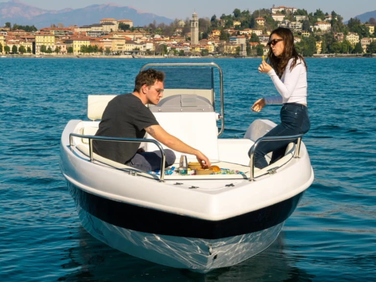 Yacht charter San Felice del Benaco cheap Open 18