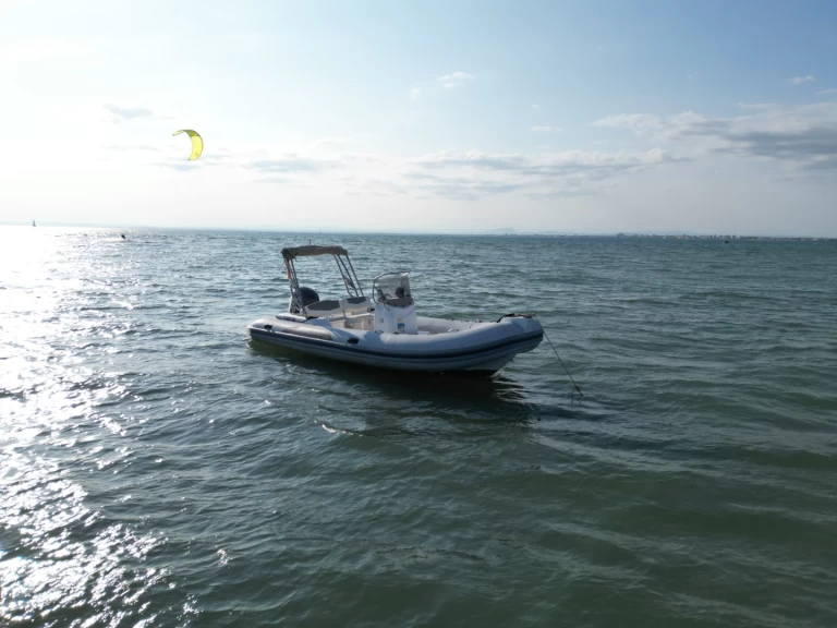 Yacht charter La Grande-Motte cheap FX SHO