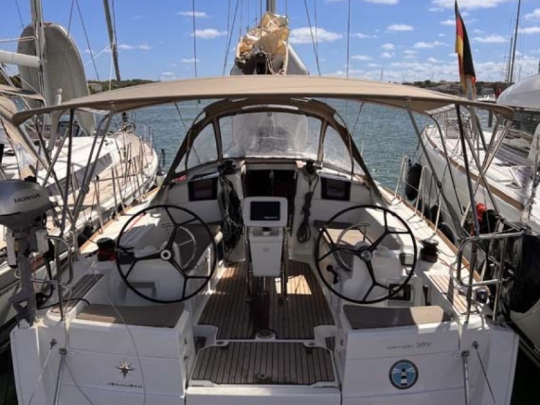 Sailboat rental in Portocolom - Jeanneau Sun Odyssey 389