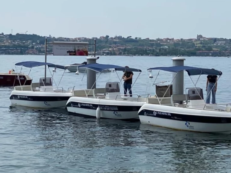 Motorboat for rent San Felice del Benaco at the best price