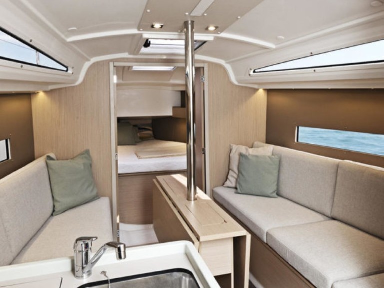 Sailboat rental in Arzon - Bénéteau oceanis 30.1 DL