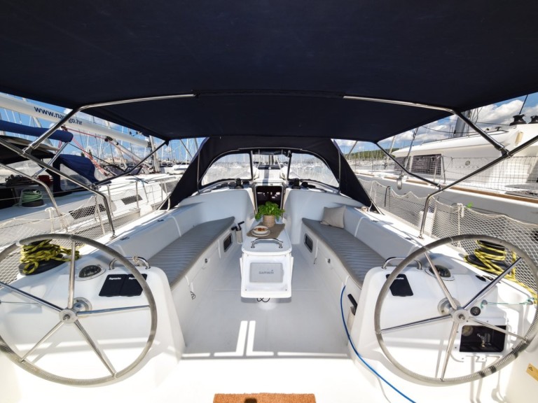 Sailboat rental in Sukošan - Bénéteau Cyclades 50.5