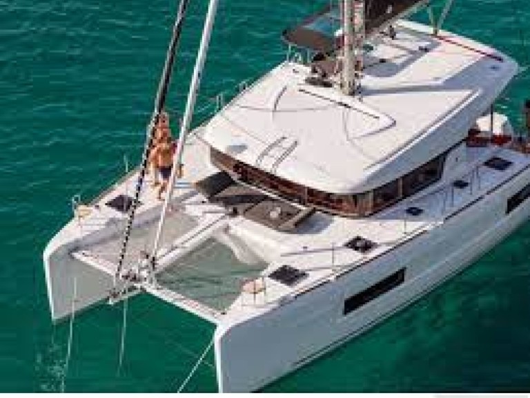 Catamaran rental in Le Marin - Lagoon Lagoon 40