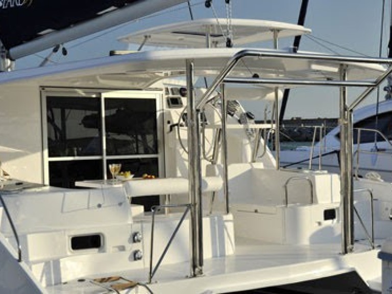 Yacht charter Kuah cheap Leopard 39