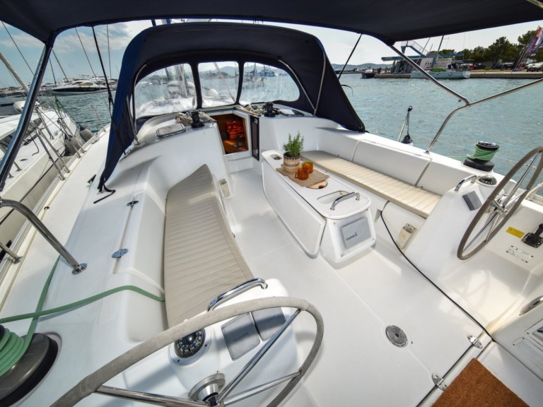 Bareboat Rental Sailboat Bénéteau with a boat licence