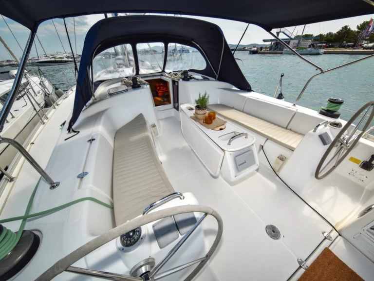 Bareboat Rental Sailboat Bénéteau with a boat licence