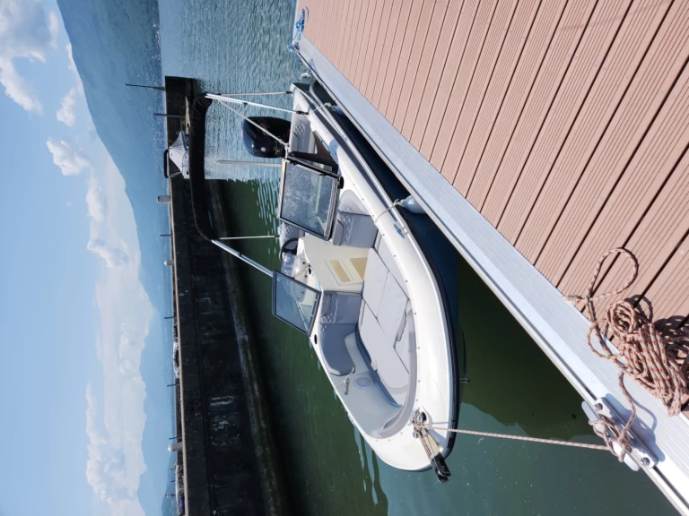 Bayliner M17 in Aix-les-Bains on SamBoat