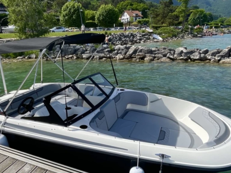 Rent a Bayliner M17 Aix-les-Bains
