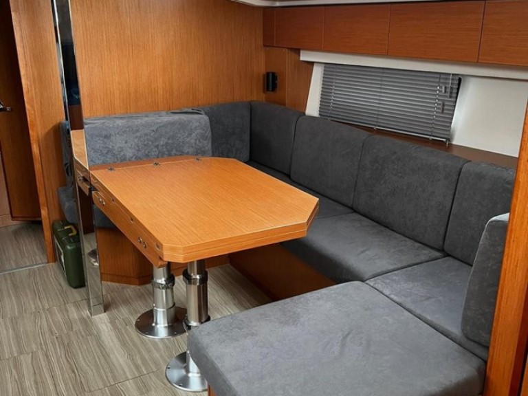 Bavaria Bavaria C42 in Vrsar on SamBoat