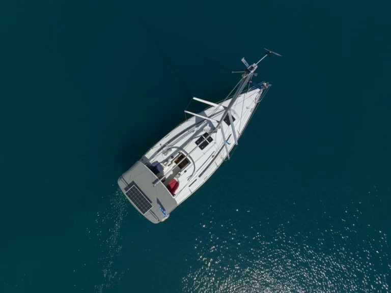 Yacht charter Lefkáda cheap Cruiser 33