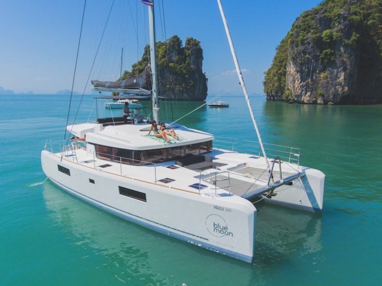 Catamaran rental in Phuket (City) - Lagoon Lagoon 52