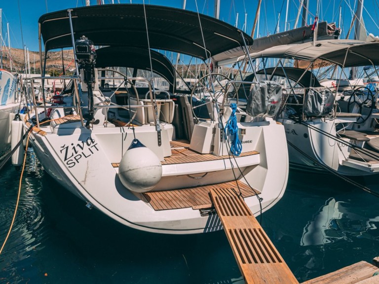 Sailboat rental with or without captain Jeanneau Seget Donji