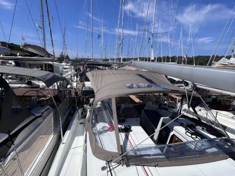 Sailboat rental in Pula - Jeanneau Sun Odyssey 410
