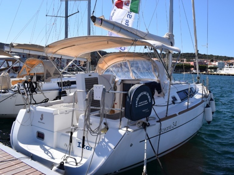 Boat rental Bénéteau Oceanis 34 in Carloforte on Samboat
