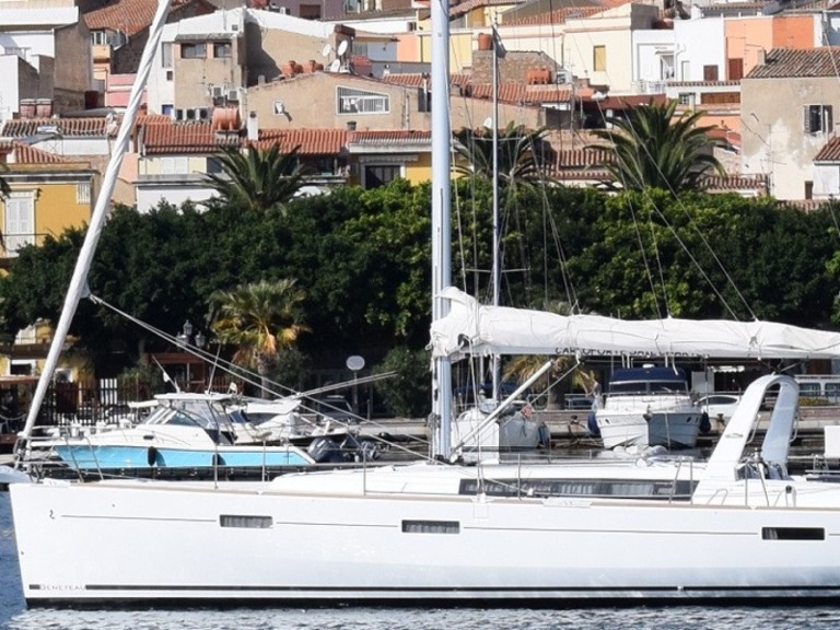 Sailboat for rent Carloforte at the best price