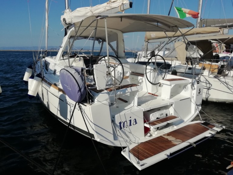 Boat rental Bénéteau Oceanis 35.1 in Carloforte on Samboat